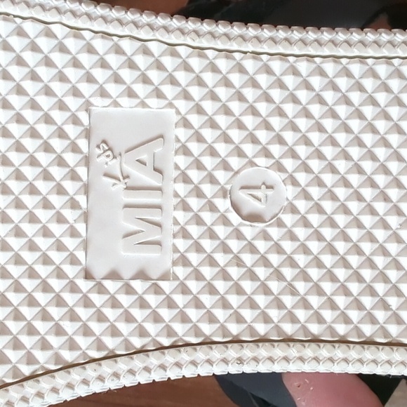 Mia kids sandals size 4 - Picture 5 of 8